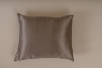 Silke pudebetræk (60x63 cm), grå i gruppen Silkesengetøj  / Silke pudebetræk hos Sleep in Silk (sid6063g)