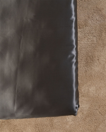 Lagen af silke, 240x260 cm, 16 momme, grå i gruppen Silkesengetøj  / Silkelagen hos Sleep in Silk (ud3g)